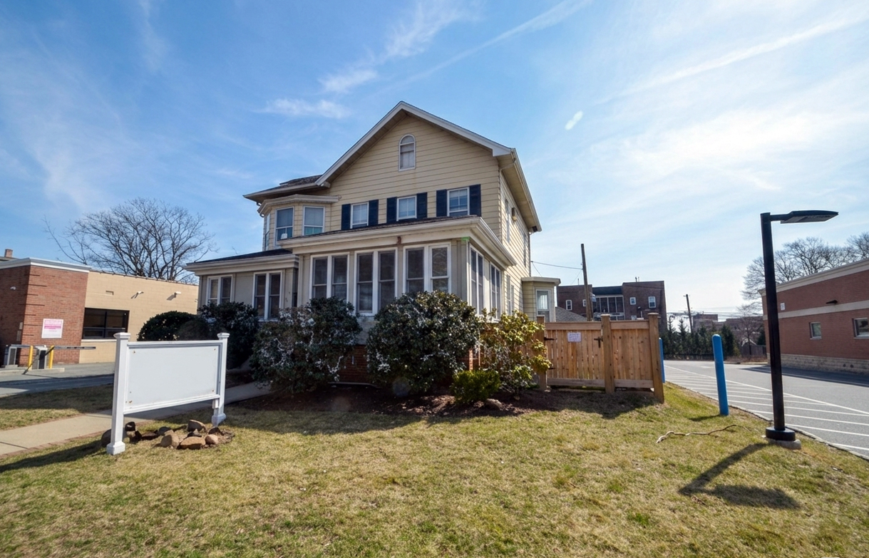 25 N Fullerton Avenue